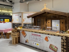 19-Einseitige-Almhuetten-Fassade-Netto-Olympia-Event