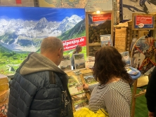 Prospektpräsentation am Alpen-Stand