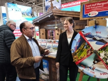Glücksrad am Messestand Urlaub in den Alpen
