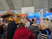 Glücksrad am Messestand Urlaub in den Alpen