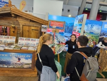 Glücksrad am Messestand Urlaub in den Alpen