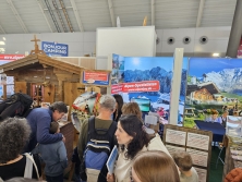 Glücksrad am Messestand Urlaub in den Alpen