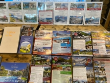 Prospektpräsentation Messestand Urlaub in den Alpen