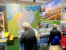 Prospektpräsentation am Messestand D22 - Urlaub in Deutschland