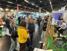 ALPenjoy Glücksrad am Messestand Urlaub in den Alpen