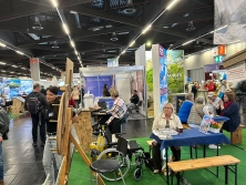 ALPenjoy Glücksrad am Messestand Urlaub in den Alpen