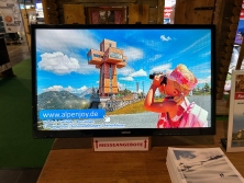 Bildschirmpräsentation am Messestand Urlaub in den Alpen