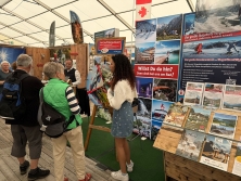 Urlaubsgutscheine gewinnen am Messestand Urlaub in den Alpen