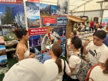 Urlaubsgutscheine gewinnen am Messestand Urlaub in den Alpen
