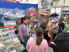 Glücksrad am Messestand Urlaub in den Alpen