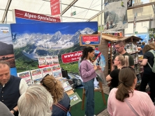 Glücksrad am Messestand Urlaub in den Alpen