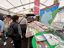 Messestand Urlaub in Deutschland mit Gewinnspiel