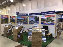Messestand Urlaub in den Alpen ohne Hütte