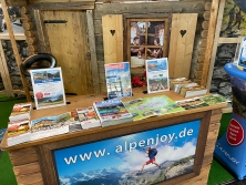 Prospektpräsentation am ALPenjoy-Messestand