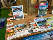 Prospektpräsentation am ALPenjoy-Messestand