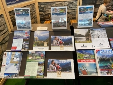 Prospektpräsentation am ALPenjoy-Messestand