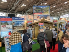 Glücksrad am Messestand Urlaub in den Alpen