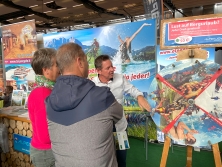 Glücksrad am Messestand Urlaub in den Alpen