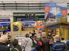 Glücksrad am Messestand "Urlaub in den Alpen"