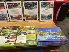 Prospektpräsentation Messestand Urlaub in den Alpen