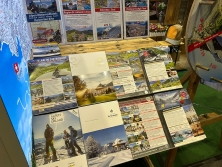 Prospektpräsentation Messestand Urlaub in den Alpen