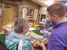 Glücksrad Aktion  am Messestand Urlaub in den Alpen