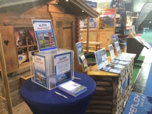 Gewinnspiel am Prospektpräsentation am Messestand Urlaub in den Alpen