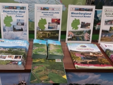 Prospektpräsentation am Messestand "Von der See bis in die Berge"