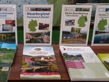 Prospektpräsentation am Messestand "Von der See bis in die Berge"